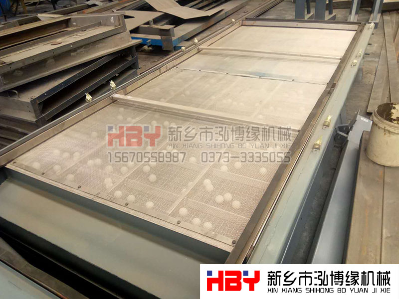 使用平面回轉(zhuǎn)篩時，應(yīng)在開關(guān)機器時對機械再次檢查一下