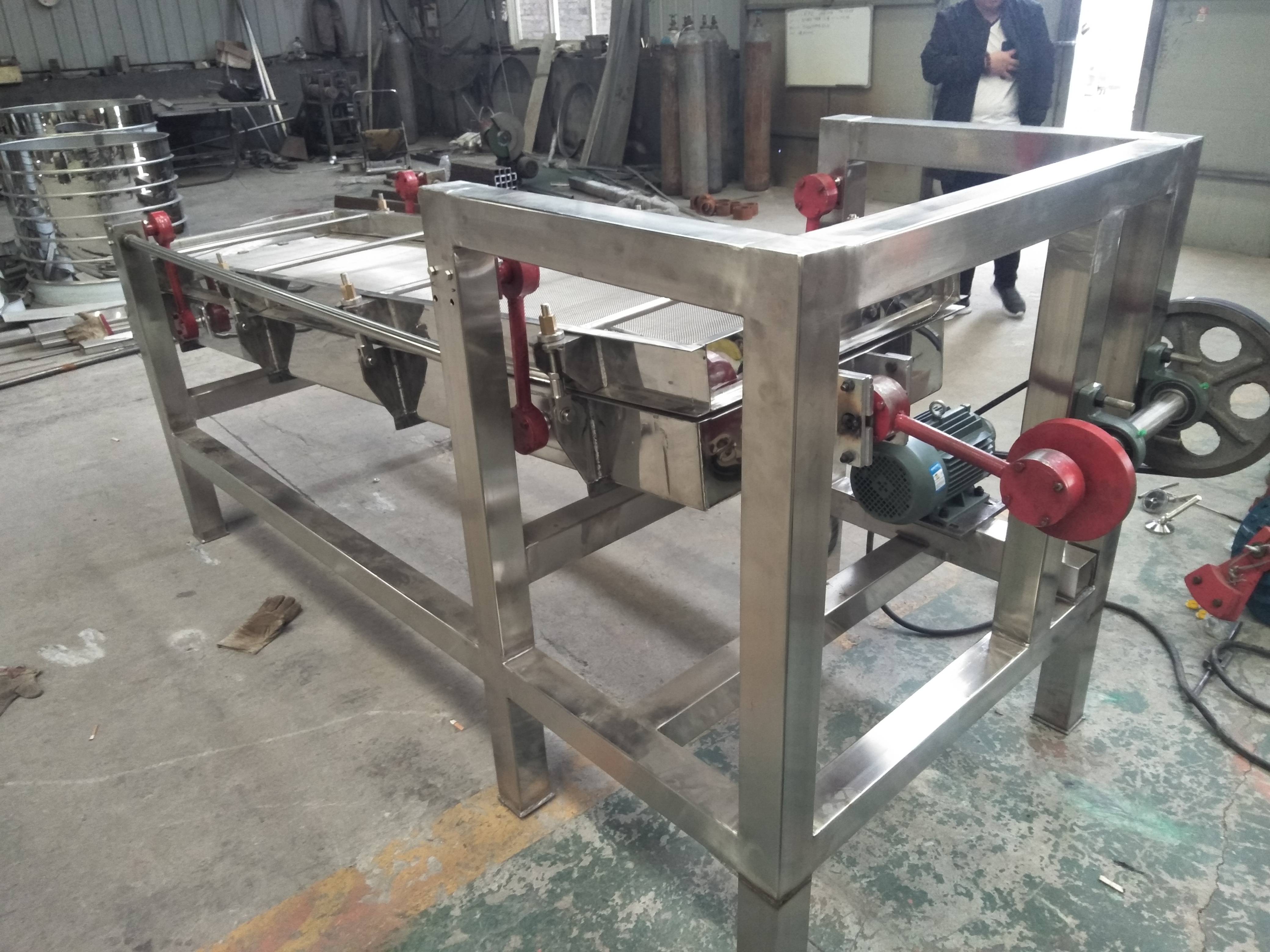 湖南耒陽食品粉末平面回轉(zhuǎn)篩已發(fā)貨，請(qǐng)王經(jīng)理注意查收！